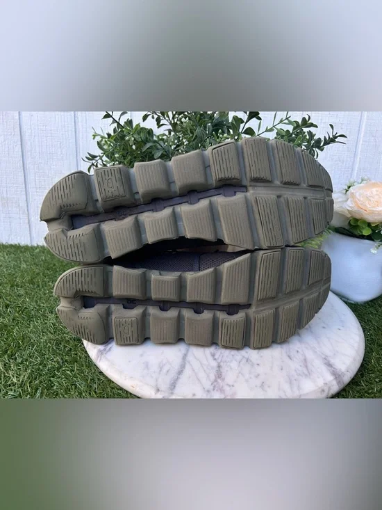 On Running Cloud 5
(Eclipse/Grove) Men’s Sneakers  size 10 gently used - Picture 9 of 16